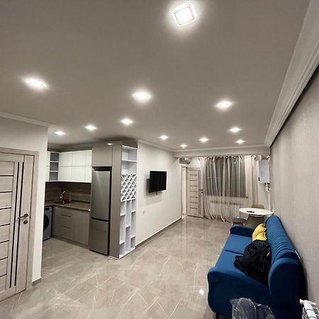 City Centre Apartment On Sakharov Square Erywań Zewnętrze zdjęcie