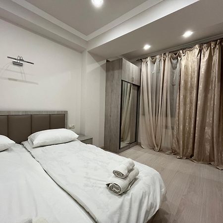 City Centre Apartment On Sakharov Square Erywań Zewnętrze zdjęcie