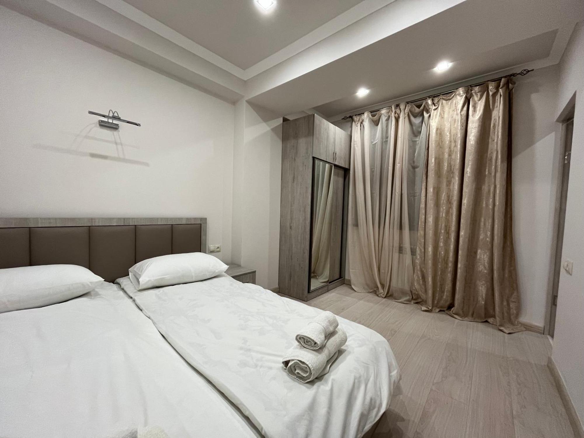 City Centre Apartment On Sakharov Square Erywań Zewnętrze zdjęcie
